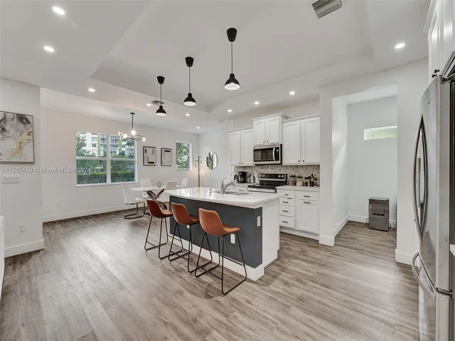 4334 Large Leaf Ln, Hollywood FL 33021