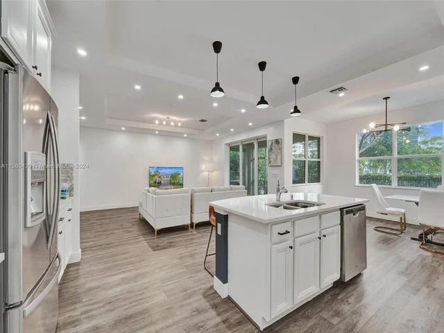 4334 Large Leaf Ln, Hollywood FL 33021