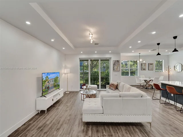 4334 Large Leaf Ln, Hollywood FL 33021