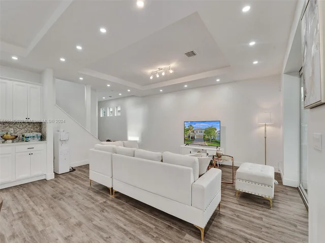 4334 Large Leaf Ln, Hollywood FL 33021