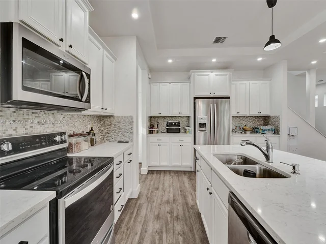 4334 Large Leaf Ln, Hollywood FL 33021