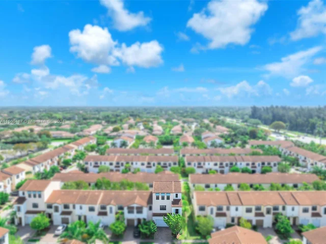 137 NW 209th LN, Pembroke Pines FL 33029