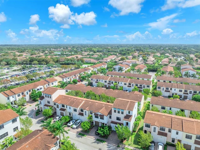 137 NW 209th LN, Pembroke Pines FL 33029