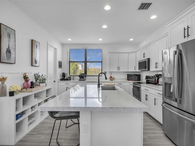 137 NW 209th LN, Pembroke Pines FL 33029