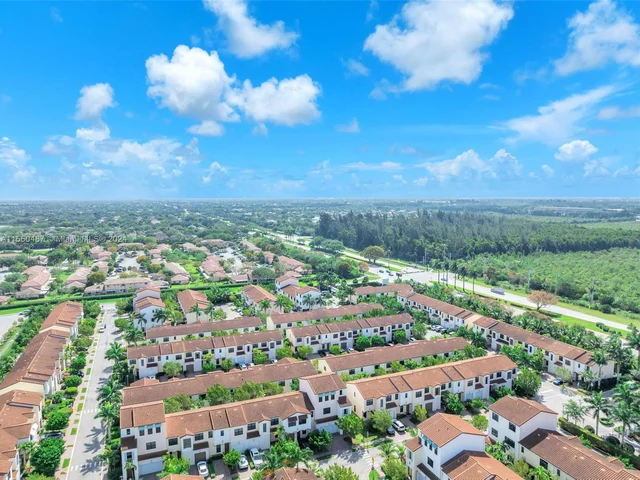 137 NW 209th LN, Pembroke Pines FL 33029