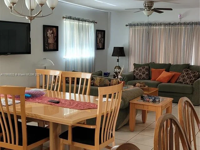 13731 SW 84th St, Miami FL 33183