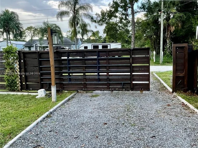 17180 N 64th Pl N, Loxahatchee FL 33470