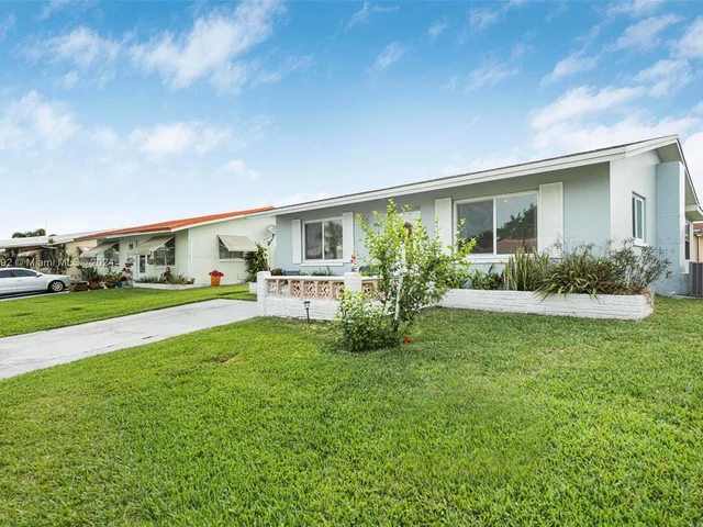 4810 NW 42nd Ave, Tamarac FL 33319