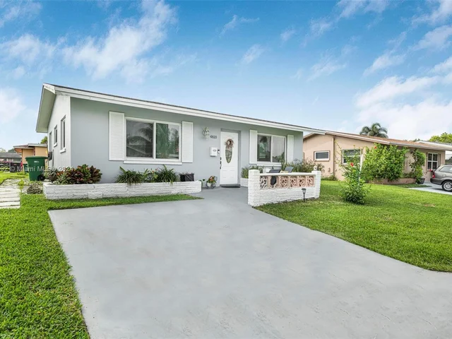 4810 NW 42nd Ave, Tamarac FL 33319