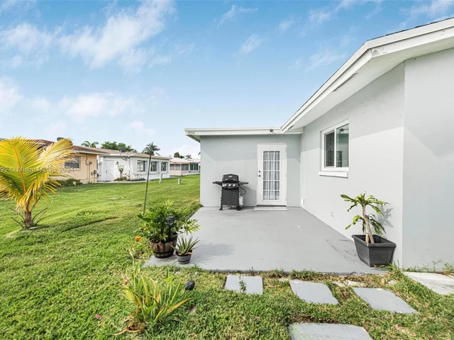 4810 NW 42nd Ave, Tamarac FL 33319