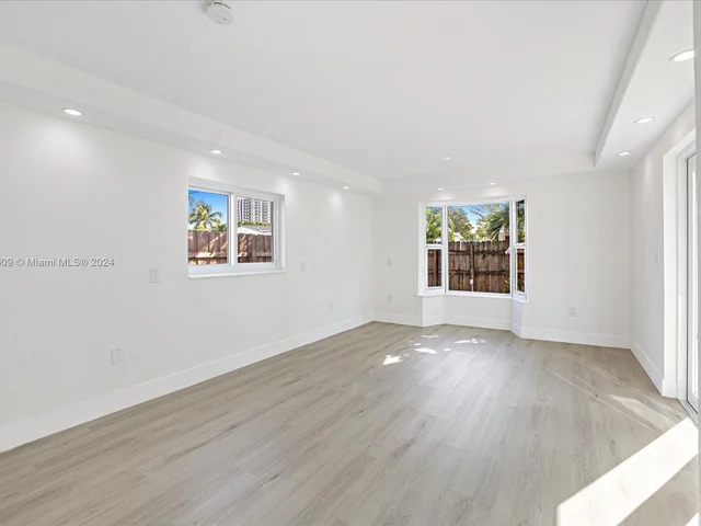 7513 Bounty Ave, North Bay Village FL 33141