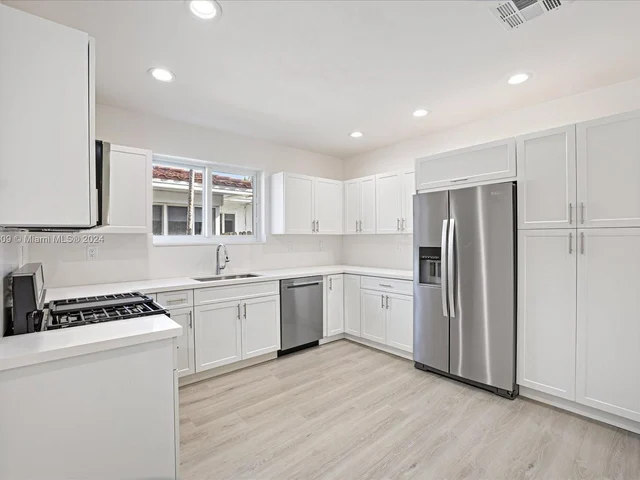 7513 Bounty Ave, North Bay Village FL 33141