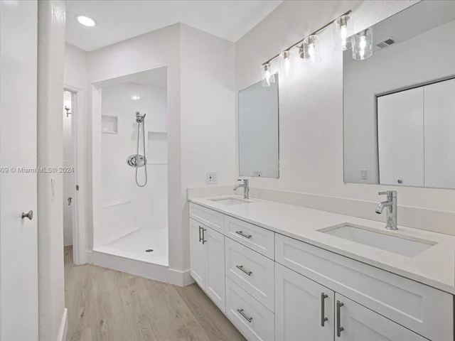 7513 Bounty Ave, North Bay Village FL 33141