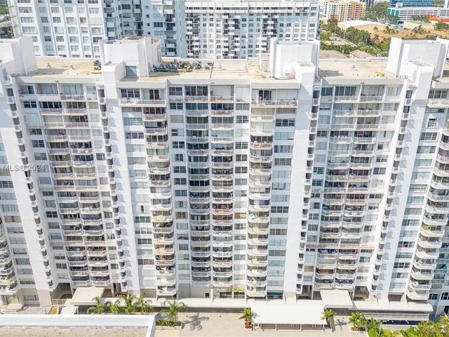 18061 Biscayne Blvd # 1701, Aventura FL 33160