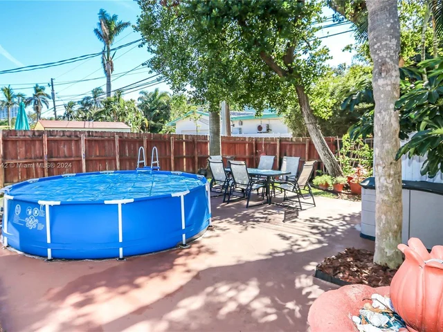 828 Johnson St, Hollywood FL 33019