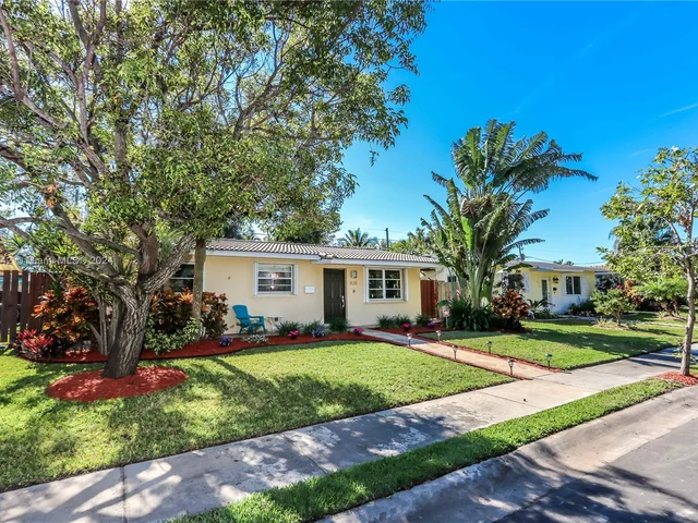 828 Johnson St, Hollywood FL 33019
