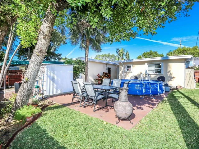 828 Johnson St, Hollywood FL 33019