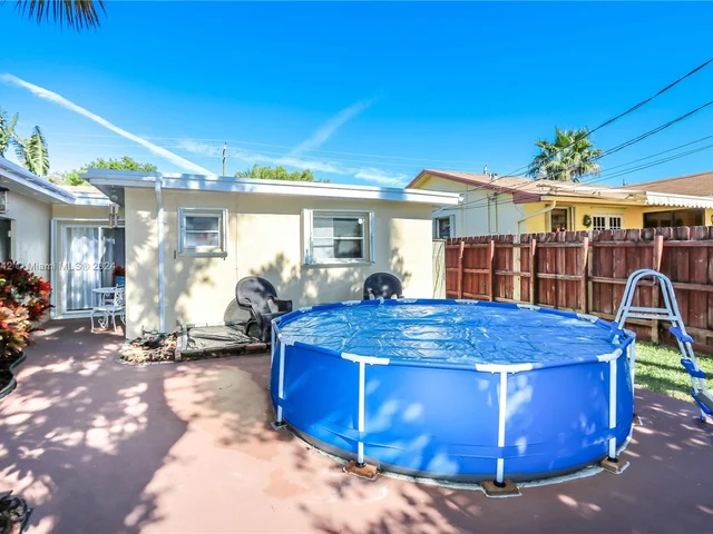 828 Johnson St, Hollywood FL 33019