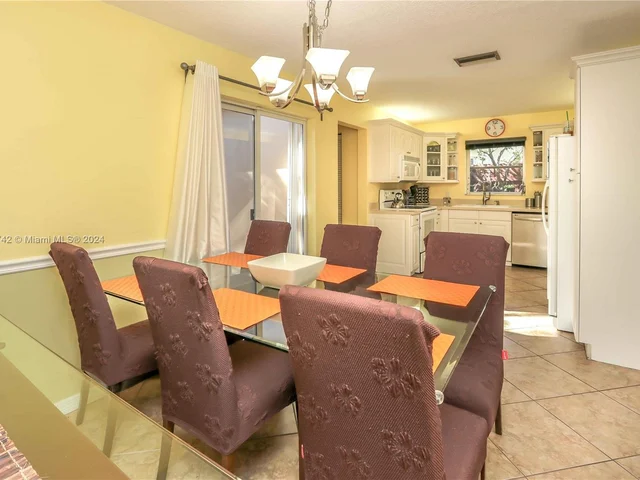 828 Johnson St, Hollywood FL 33019