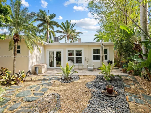 1025 Lincoln St, Hollywood FL 33019