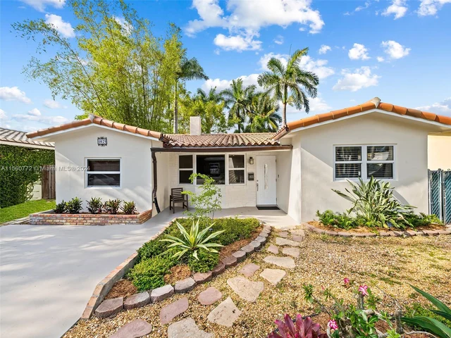 1025 Lincoln St, Hollywood FL 33019