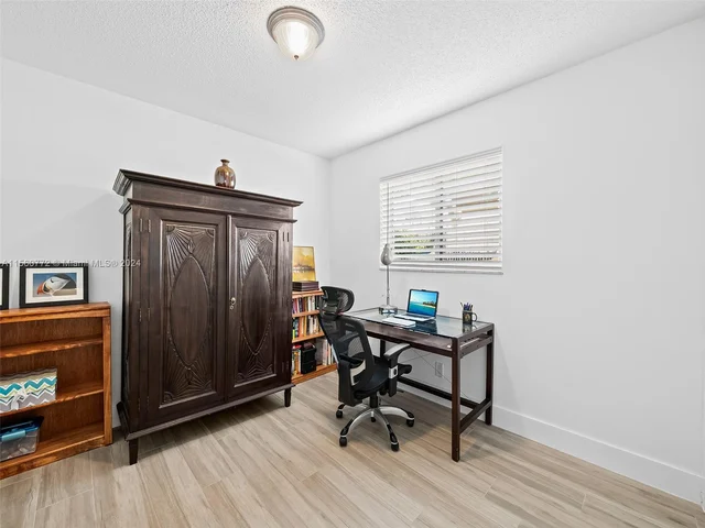 1025 Lincoln St, Hollywood FL 33019