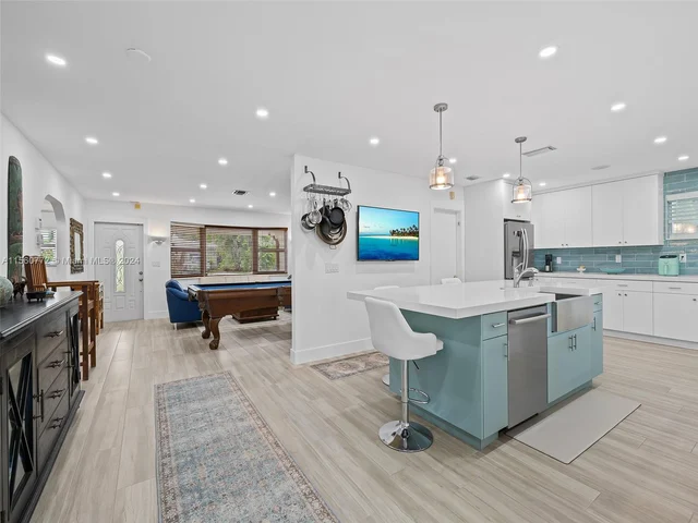 1025 Lincoln St, Hollywood FL 33019