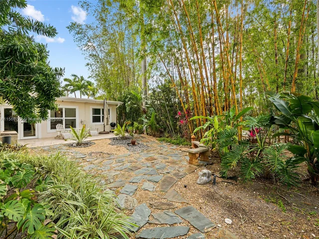 1025 Lincoln St, Hollywood FL 33019