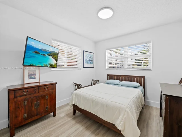 1025 Lincoln St, Hollywood FL 33019