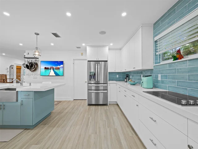 1025 Lincoln St, Hollywood FL 33019