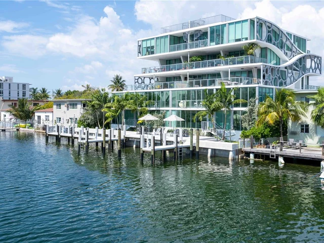 8425 Crespi Blvd # 502, Miami Beach FL 33141