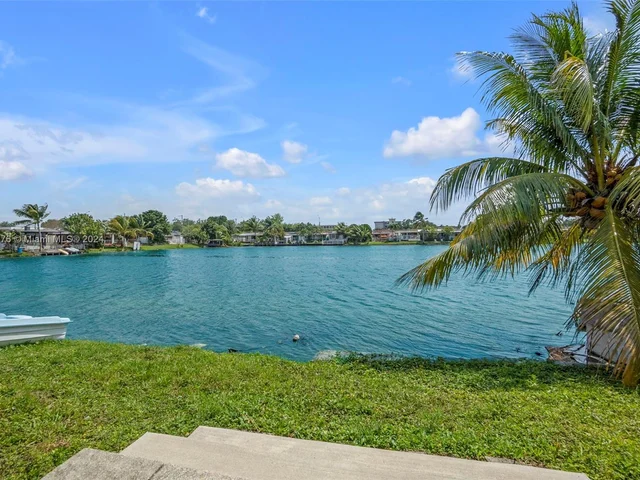 862 W 79th St, Hialeah FL 33014