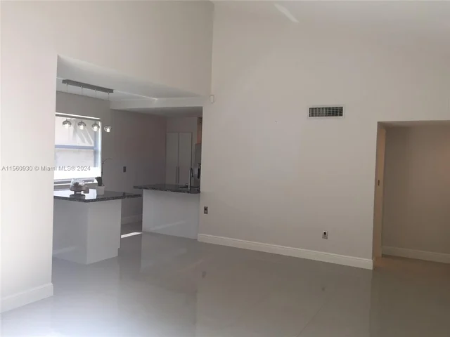 10307 NW 9th St Cir # 15, Miami FL 33172