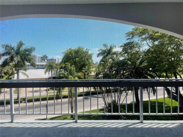 501 Blue Heron Dr # A, Hallandale Beach FL 33009