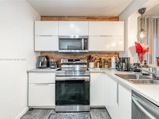 6010 S Falls Cir Dr # 319, Lauderhill FL 33319