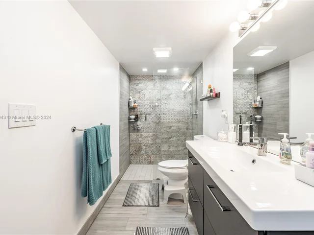 6010 S Falls Cir Dr # 319, Lauderhill FL 33319