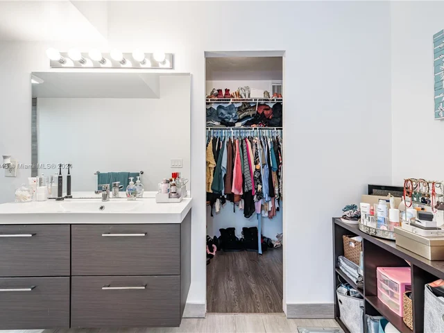 6010 S Falls Cir Dr # 319, Lauderhill FL 33319