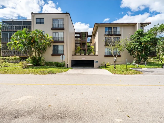 6010 S Falls Cir Dr # 319, Lauderhill FL 33319