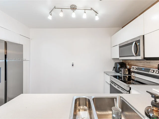 6010 S Falls Cir Dr # 319, Lauderhill FL 33319