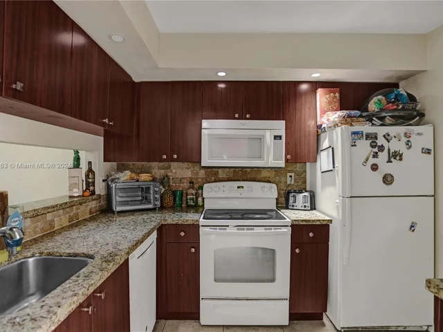 3470 Foxcroft Rd # 304, Miramar FL 33025