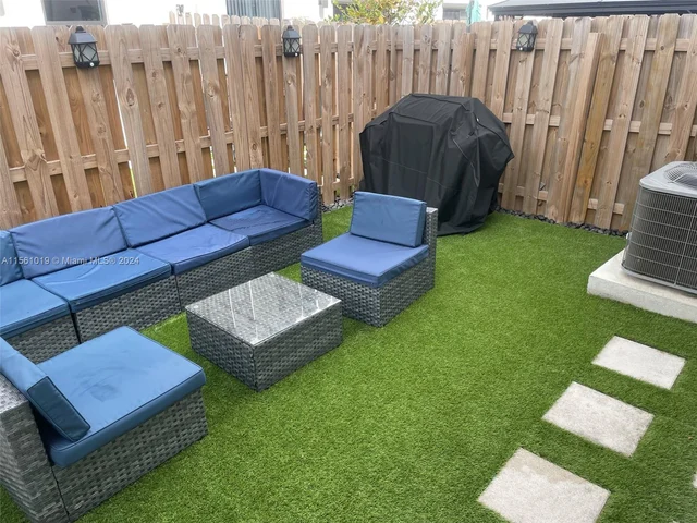 533 NE 206th Ln # 533, Miami FL 33179