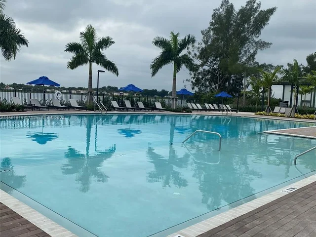 533 NE 206th Ln # 533, Miami FL 33179