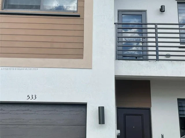 533 NE 206th Ln # 533, Miami FL 33179