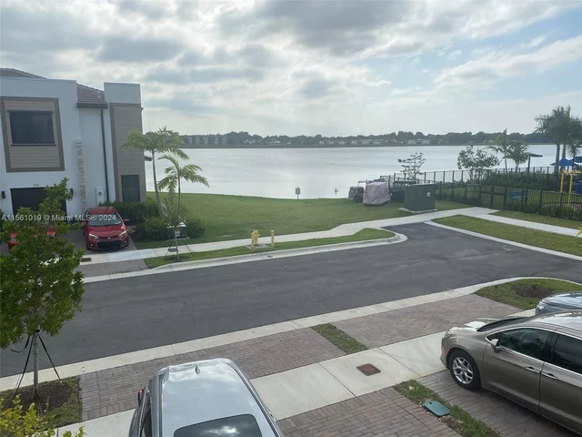 533 NE 206th Ln # 533, Miami FL 33179