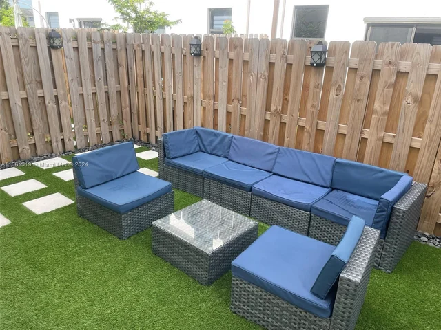 533 NE 206th Ln # 533, Miami FL 33179