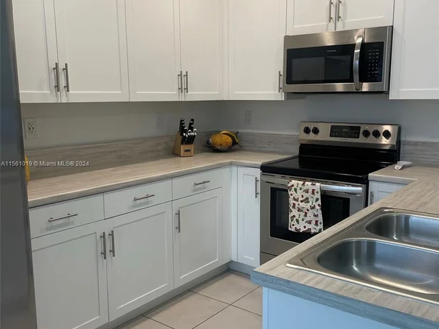 533 NE 206th Ln # 533, Miami FL 33179