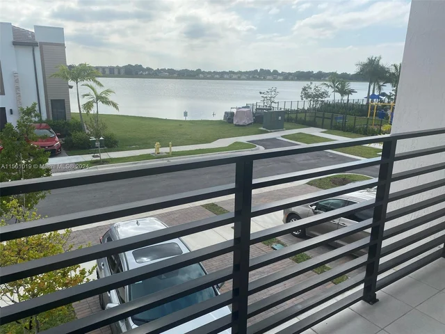 533 NE 206th Ln # 533, Miami FL 33179