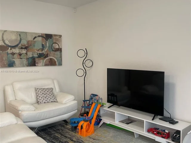 533 NE 206th Ln # 533, Miami FL 33179