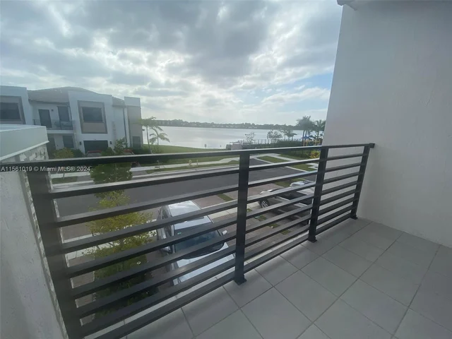 533 NE 206th Ln # 533, Miami FL 33179