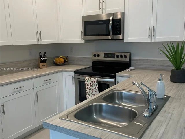 533 NE 206th Ln # 533, Miami FL 33179